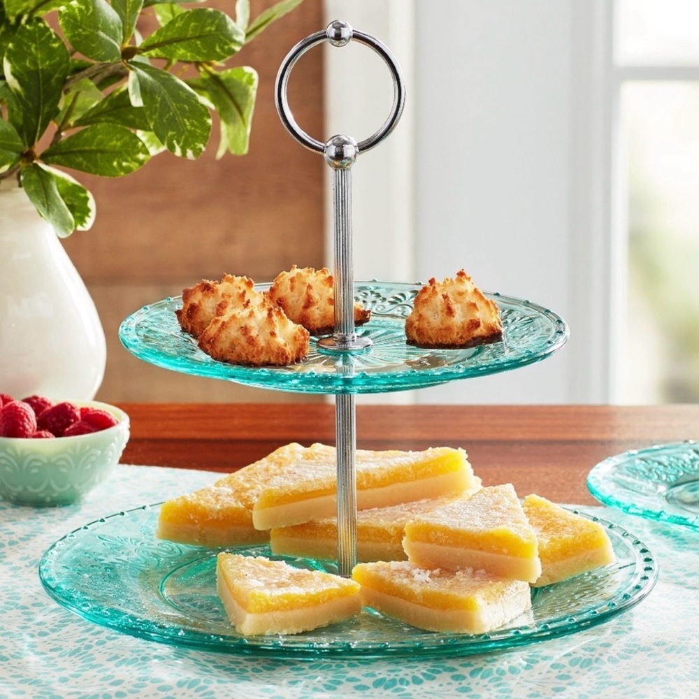 New The Pioneer Woman Cassie Embossed 2-tier serving tray